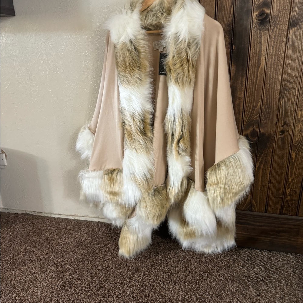 Foux fur Shaw one size Fitzel beautiful never worn brand new with tags
